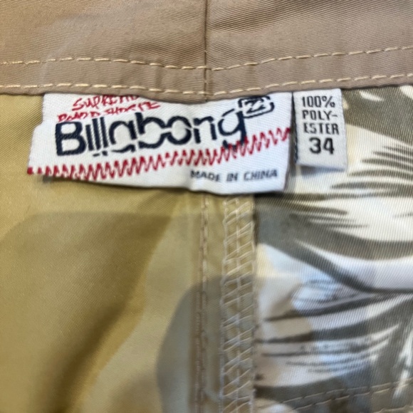 Three designer cargo Bermuda shorts for men, Nike, billabong and Tommy Hilfiger - Picture 13 of 16
